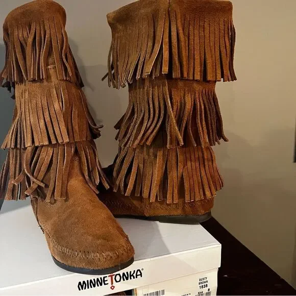 Minnetonka BoHo Dusty Brown Tripple Fringe Boots size 8